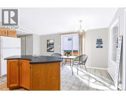11 Senator Drive, photo 11