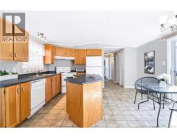 11 Senator Drive, photo 10