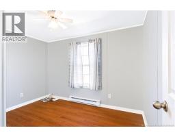 11 Senator Drive, photo 22