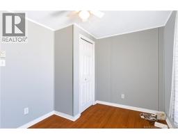 11 Senator Drive, photo 21