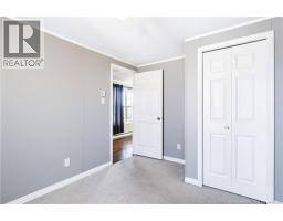 11 Senator Drive, photo 24