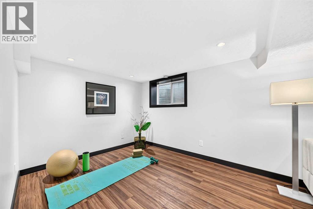 3035 4 Street SW photo 32