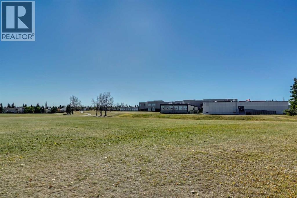 17 Shawglen Court SW photo 30