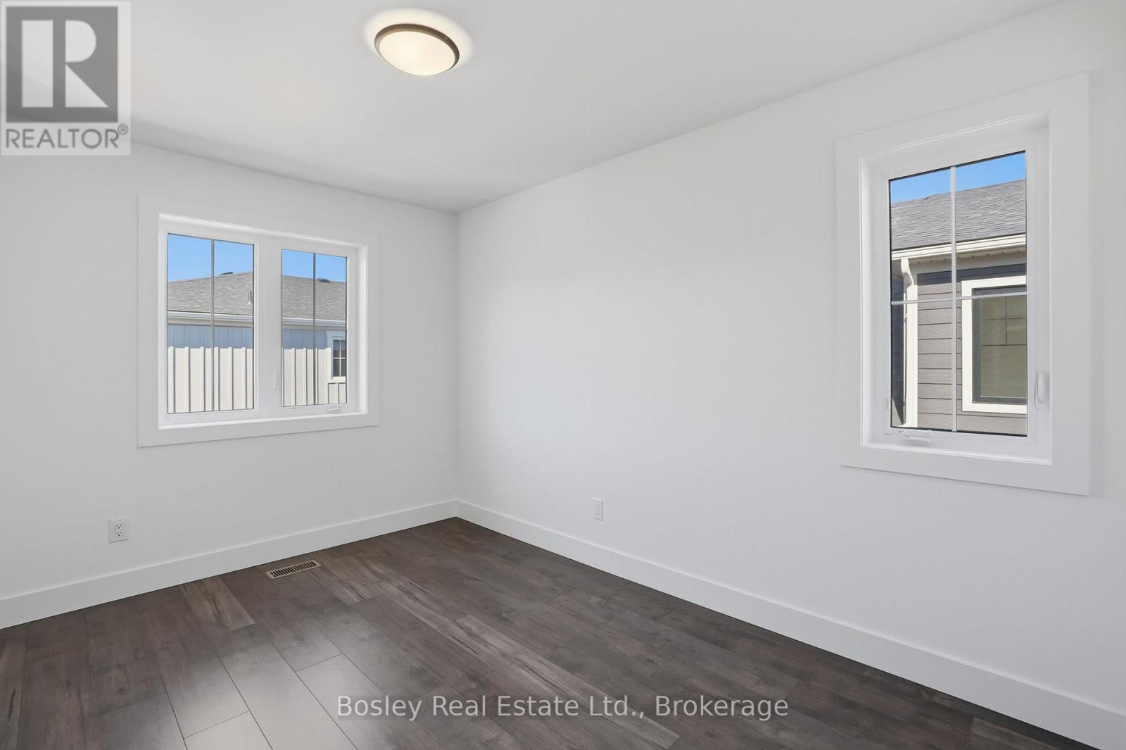 134 WHITE OAK CRESCENT - 27