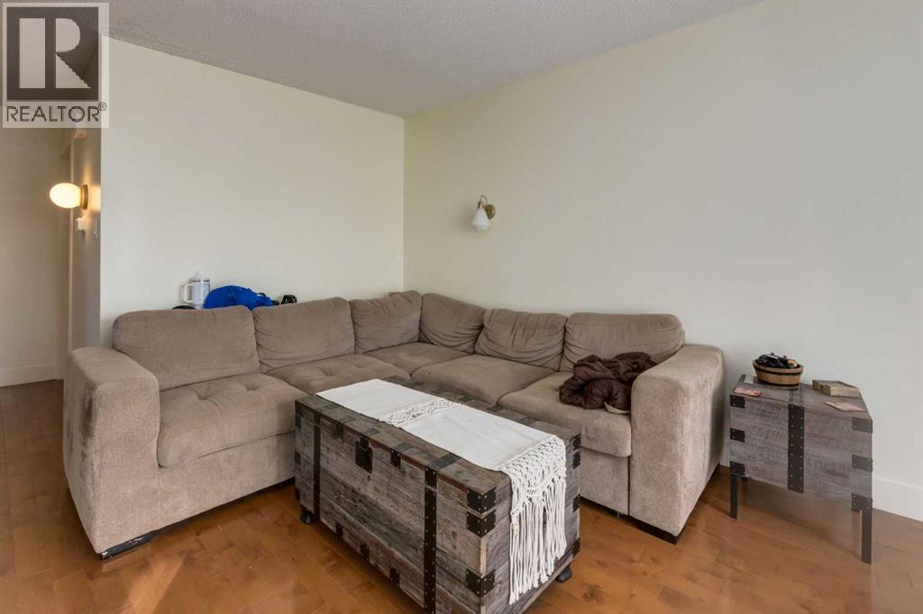 2, 6222 31 Avenue NW photo 4