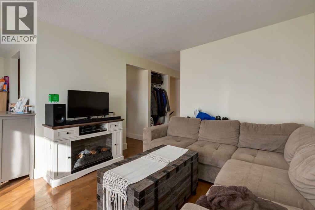 2, 6222 31 Avenue NW photo 5