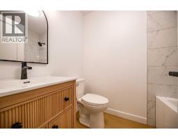 4pc Bathroom - 10909 92a Street, Grande Prairie, AB T8V3M2 Photo 8