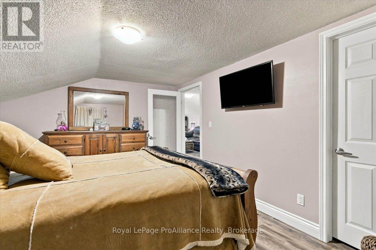 291 Pinnacle Street, Belleville, ON photo 10