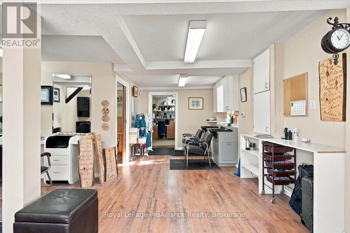 291 Pinnacle Street, Belleville, ON photo 17