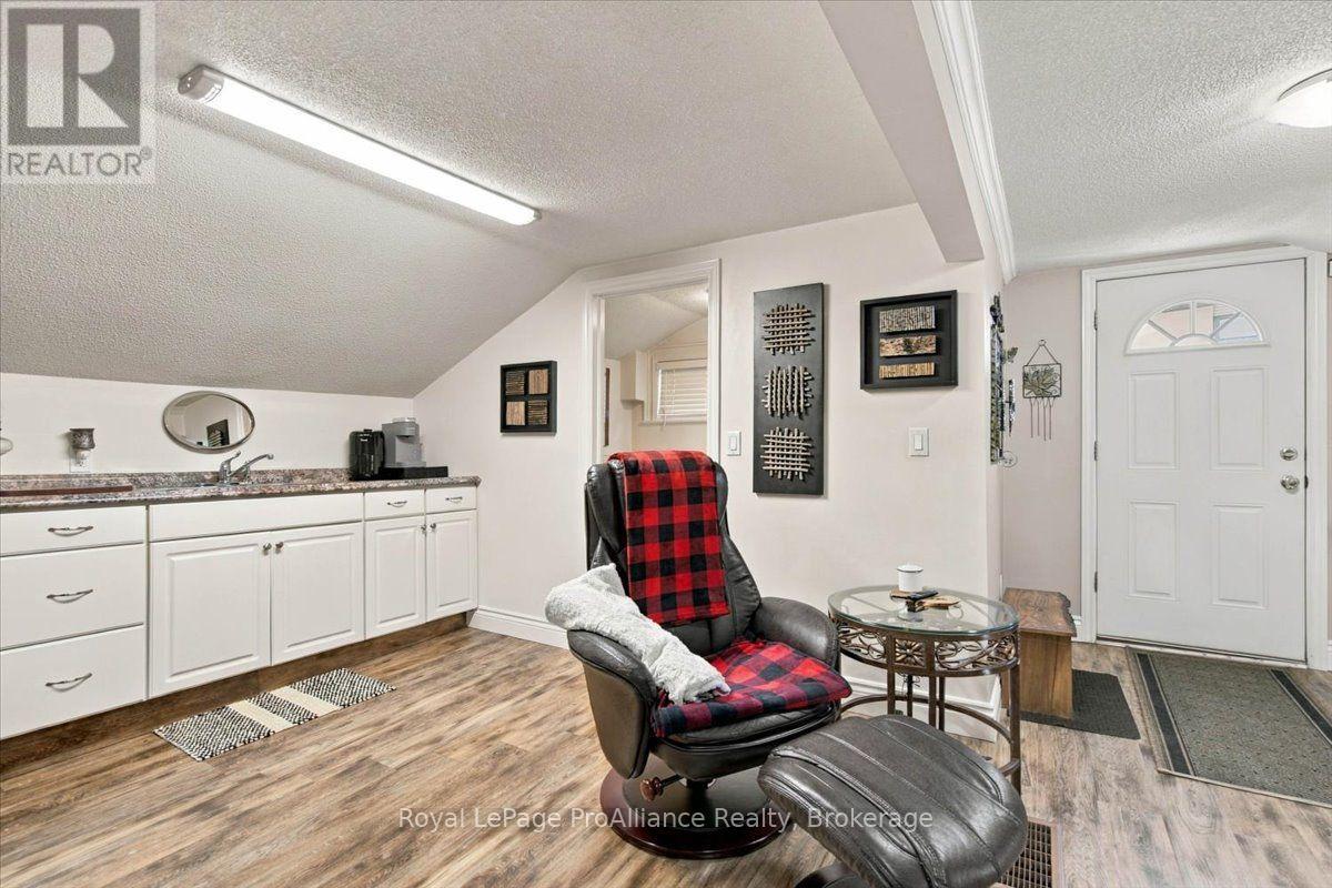 291 Pinnacle Street, Belleville, ON photo 32