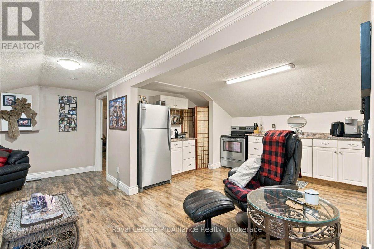 291 Pinnacle Street, Belleville, ON photo 36