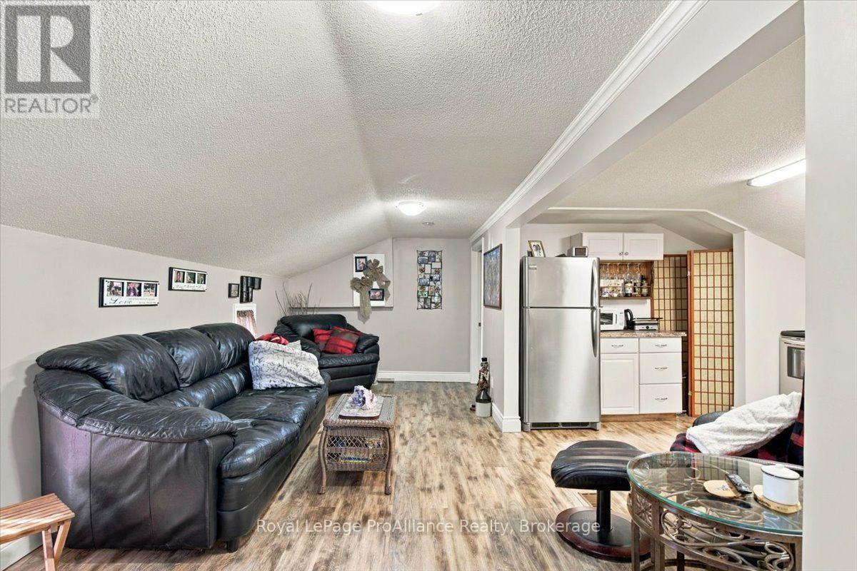 291 Pinnacle Street, Belleville, ON photo 37