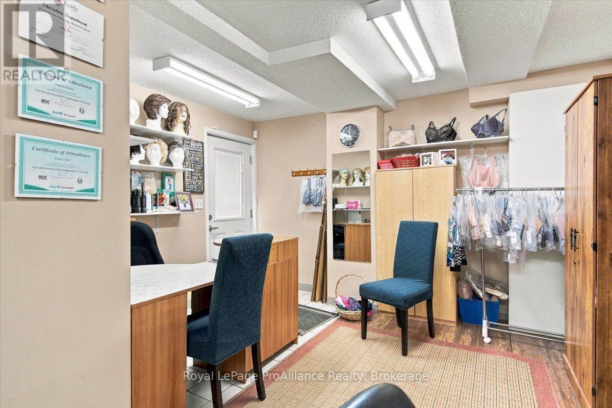 291 Pinnacle Street, Belleville, ON photo 39