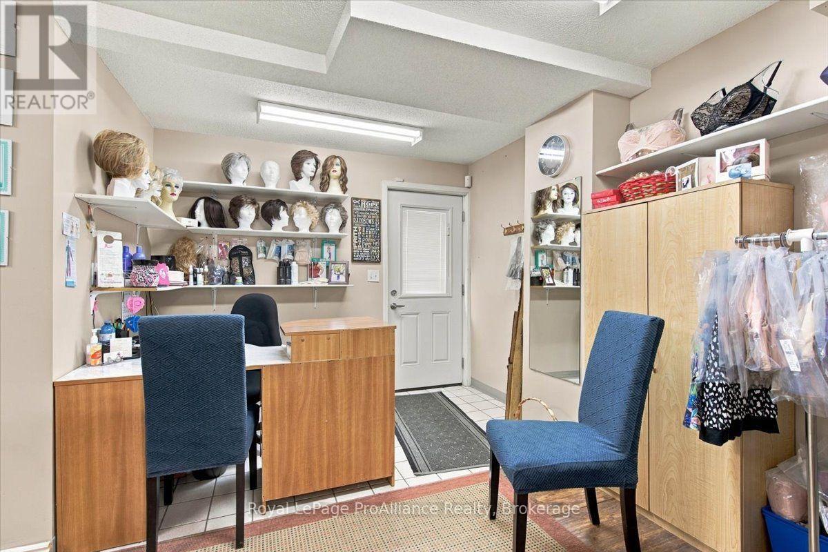 291 Pinnacle Street, Belleville, ON photo 41