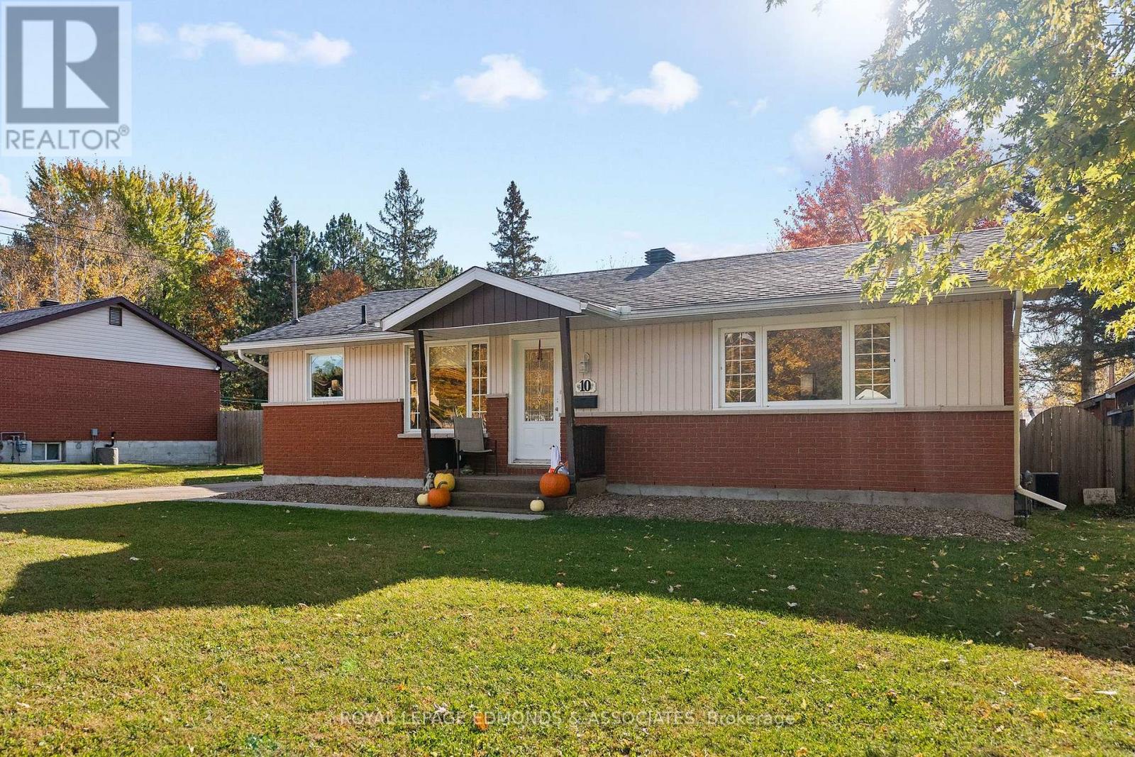 Homes for Sale in Petawawa – 10 SUNSET CRESCENT – By Peter Sagos - Image 9