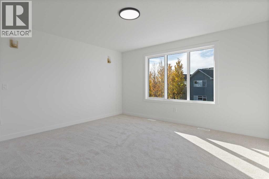 813 Hampshire Crescent NE, photo 20 of 31