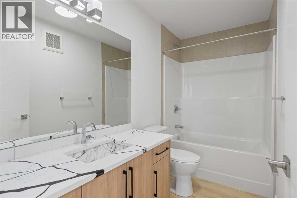 813 Hampshire Crescent NE, photo 19 of 31