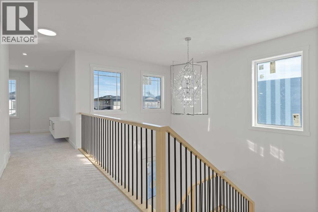 813 Hampshire Crescent NE, photo 13 of 31