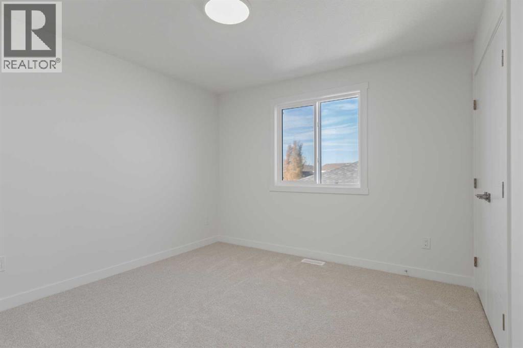 813 Hampshire Crescent NE, photo 18 of 31