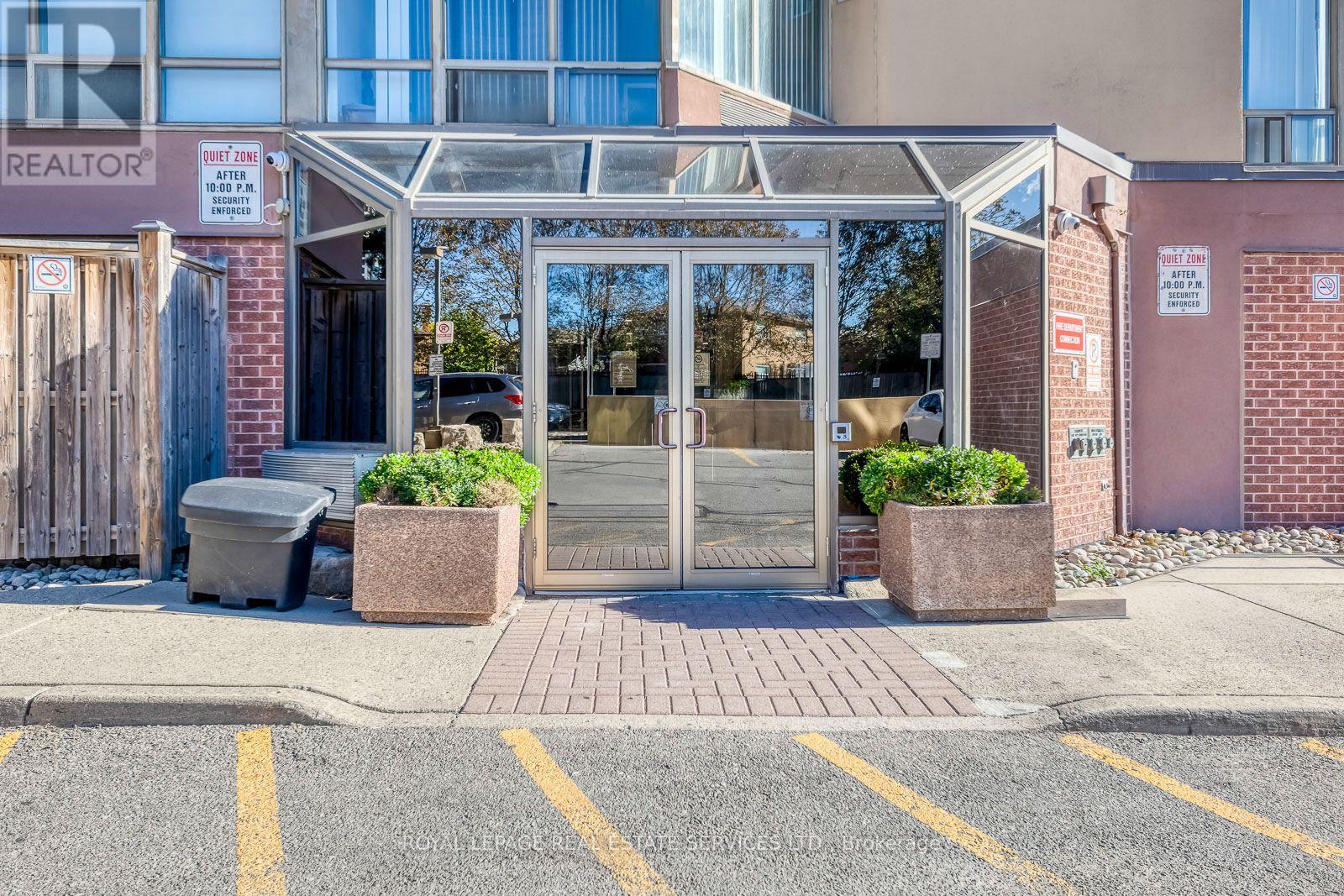 UPH 02- 25 Fairview Road West, Mississauga, ON photo 3