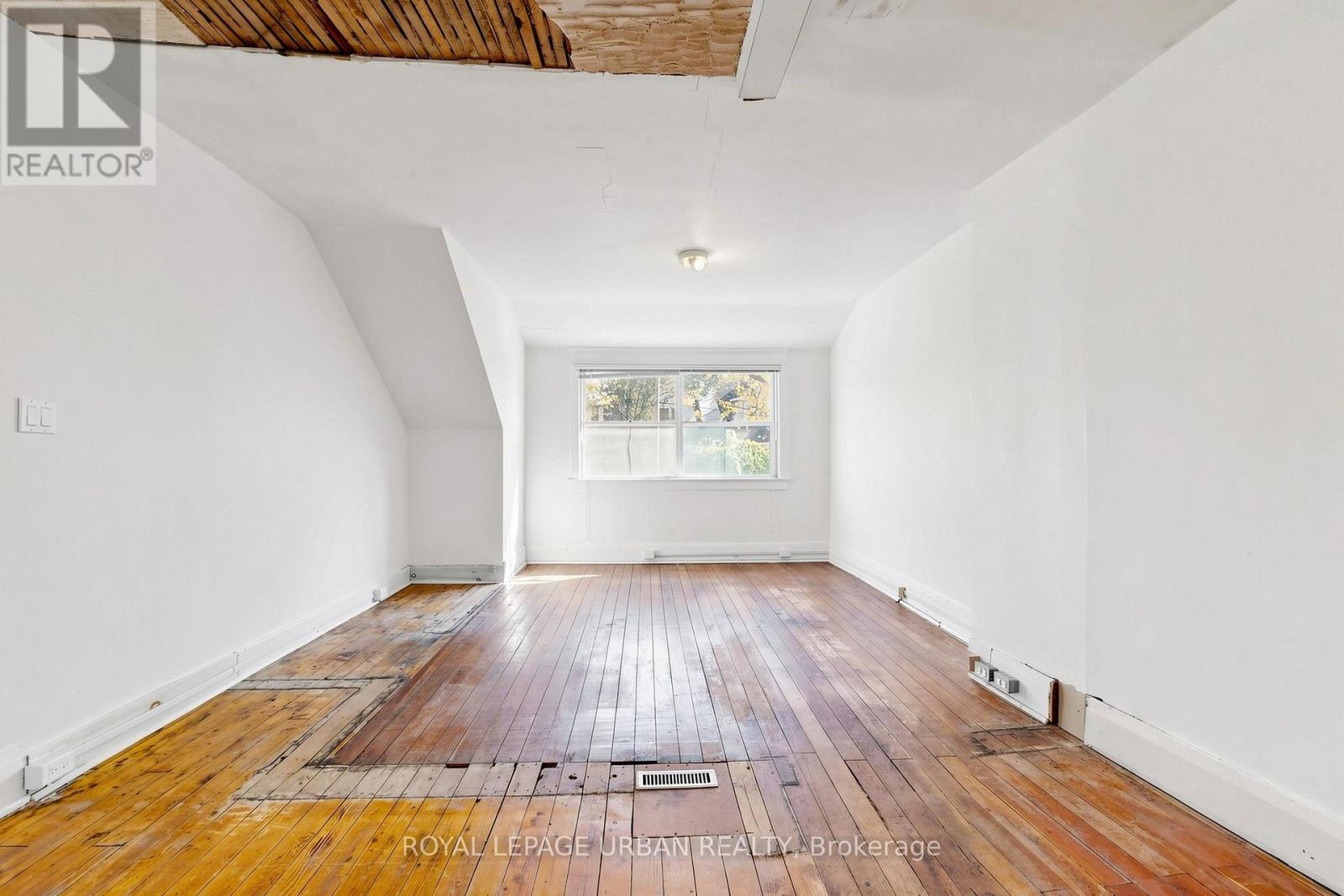 74 EAST LYNN AVENUE - 33