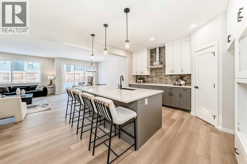 Photo of 33 Rochester Crescent NW, Calgary