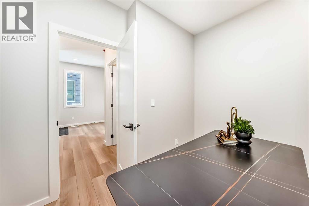 33 Rochester Crescent NW, Calgary — photo 17