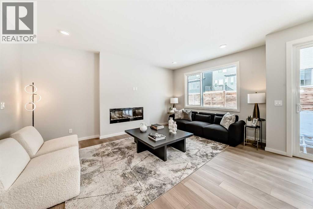 33 Rochester Crescent NW, Calgary — photo 3