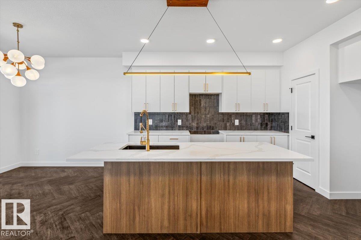 60 Cessy ST SE photo 3