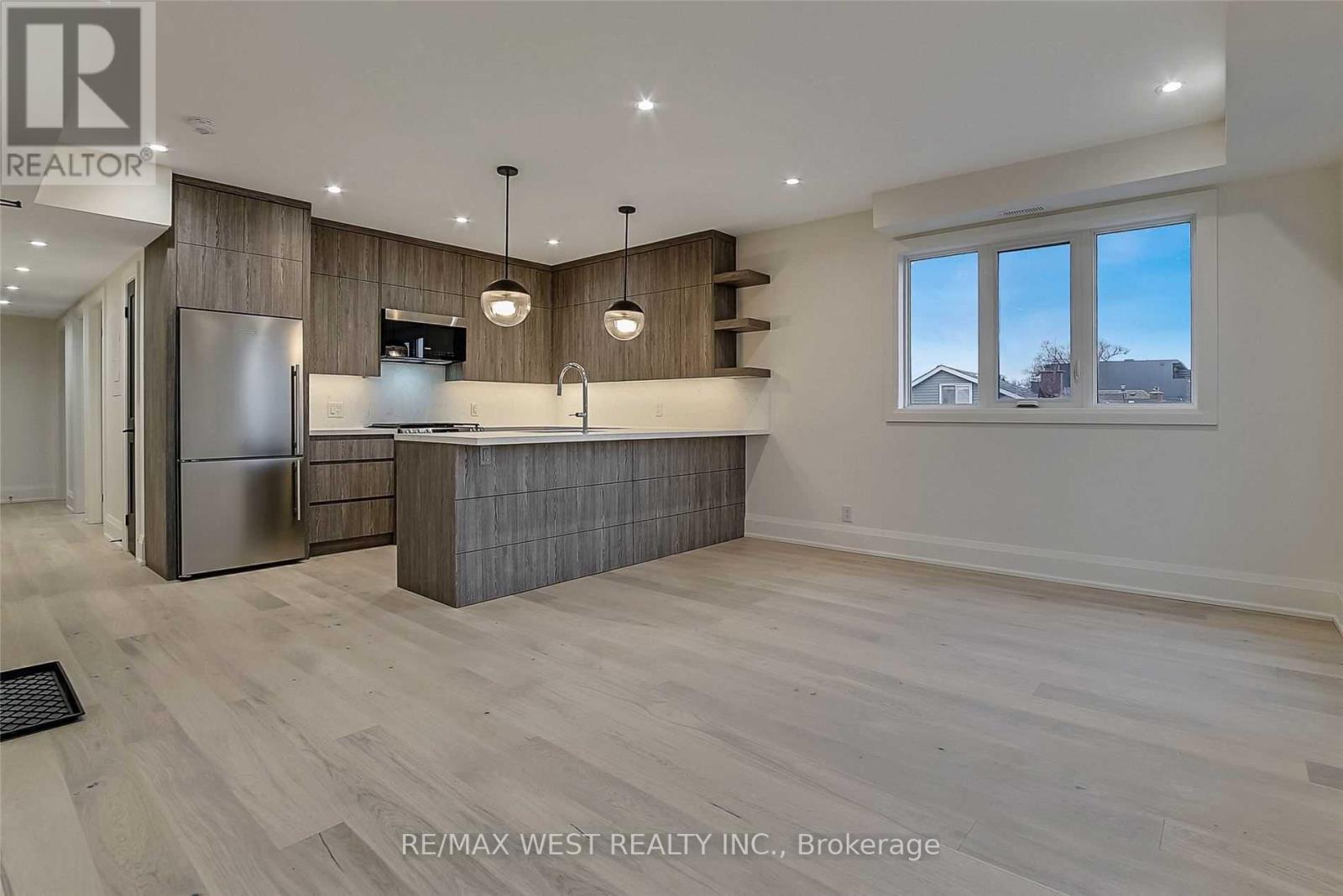 3RD - 201 CEDRIC AVENUE, Toronto (Oakwood Village) — photo 2