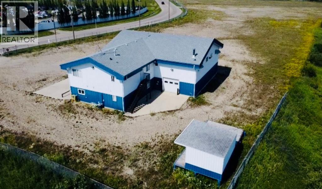 4402 53 Avenue photo 3