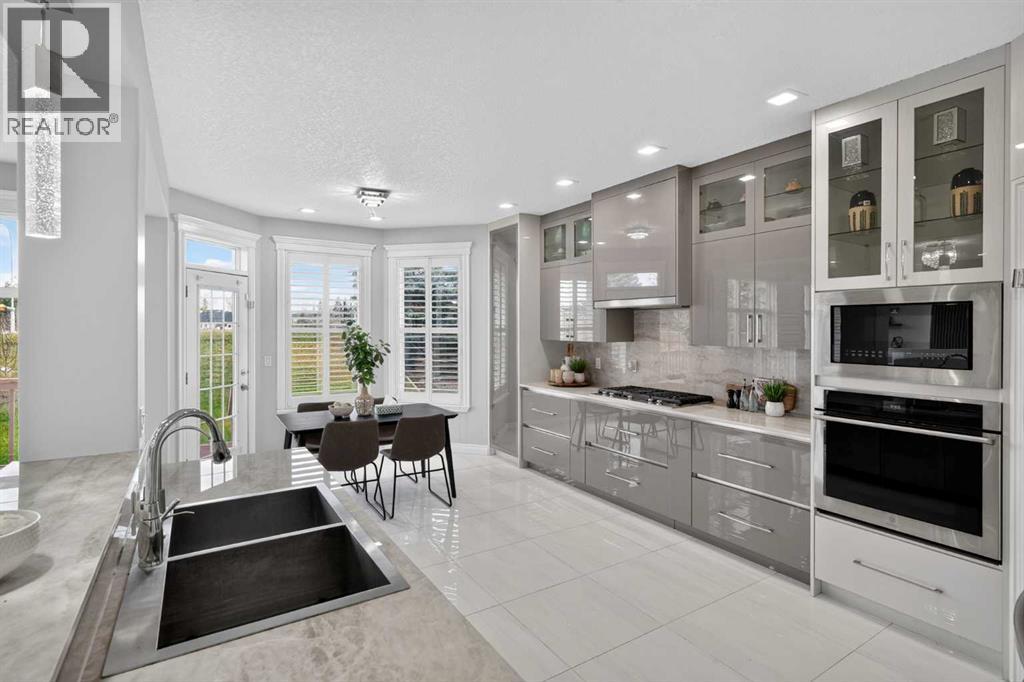 1433 Strathcona Drive SW photo 11