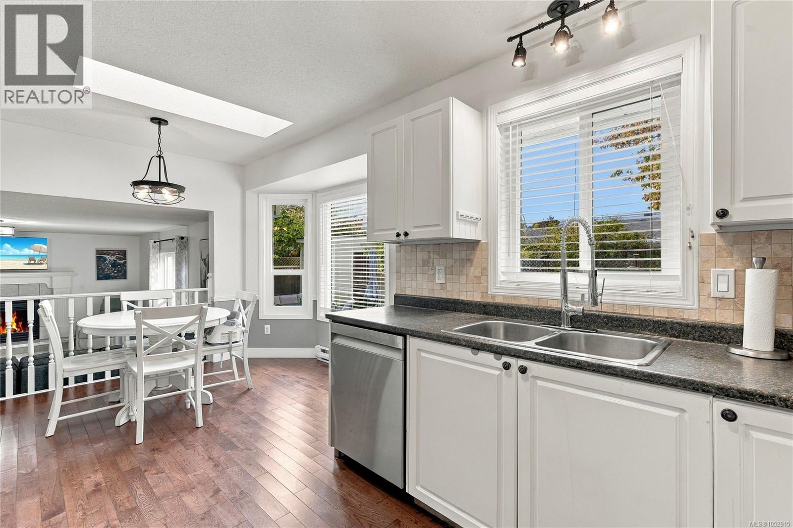 5977 Broadway Rd, Nanaimo - Image 1