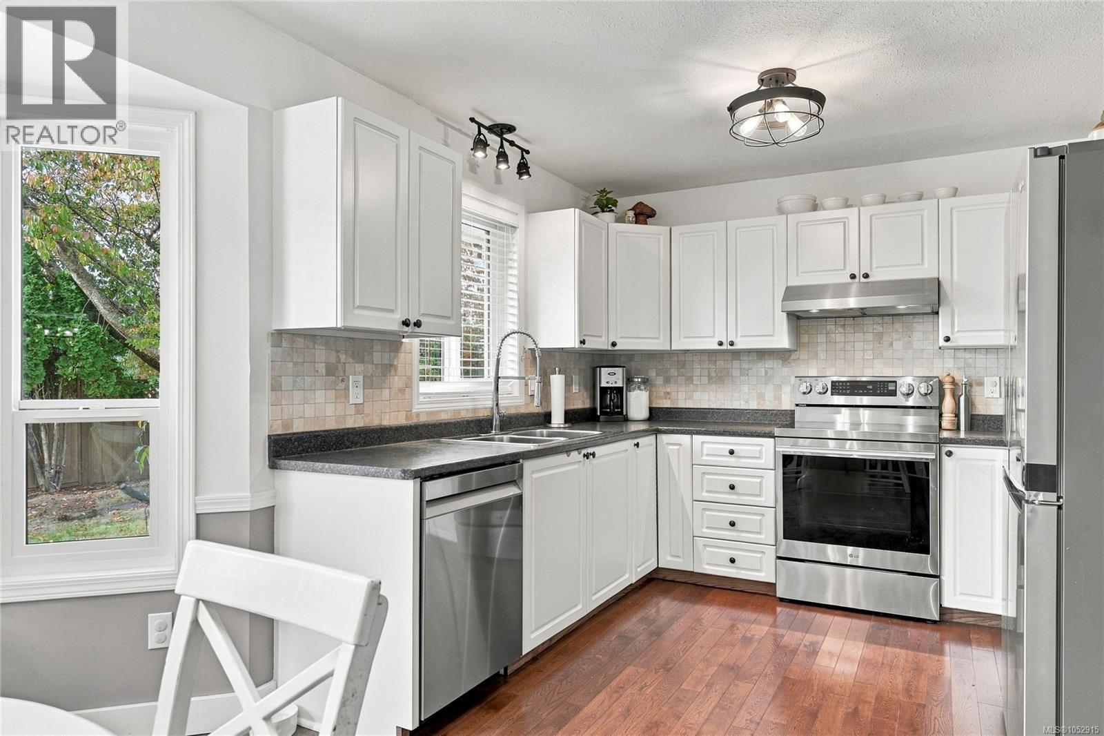 5977 Broadway Rd, Nanaimo - Image 1