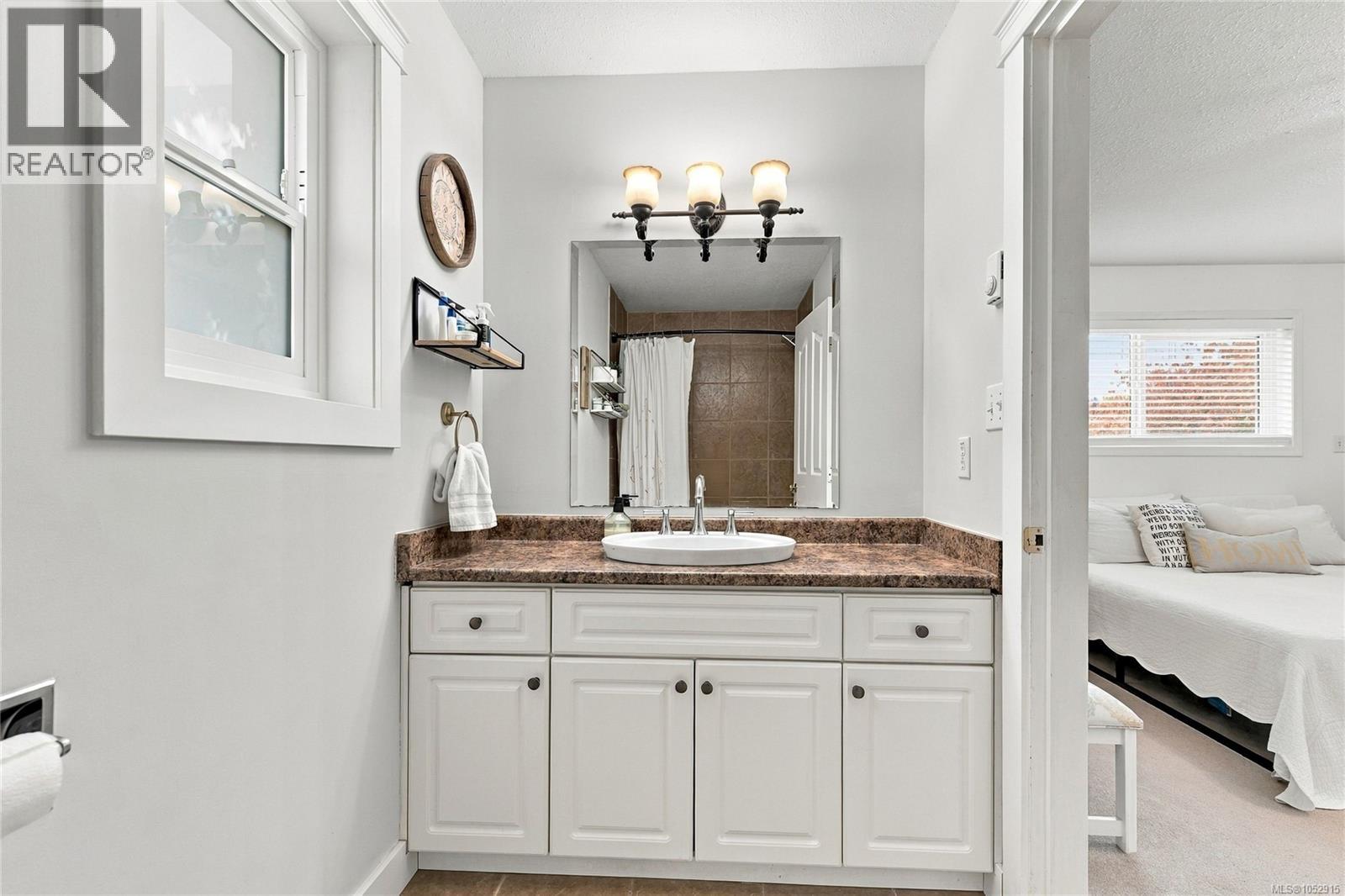 5977 Broadway Rd, Nanaimo - Image 1