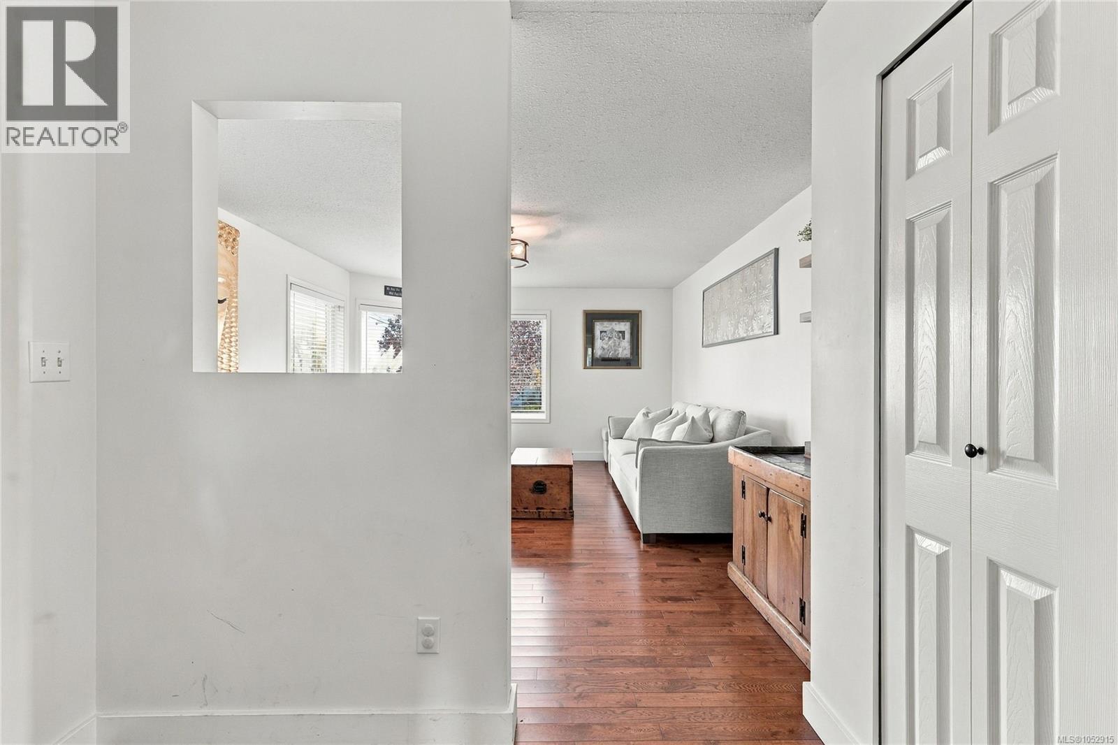 5977 Broadway Rd, Nanaimo - Image 1