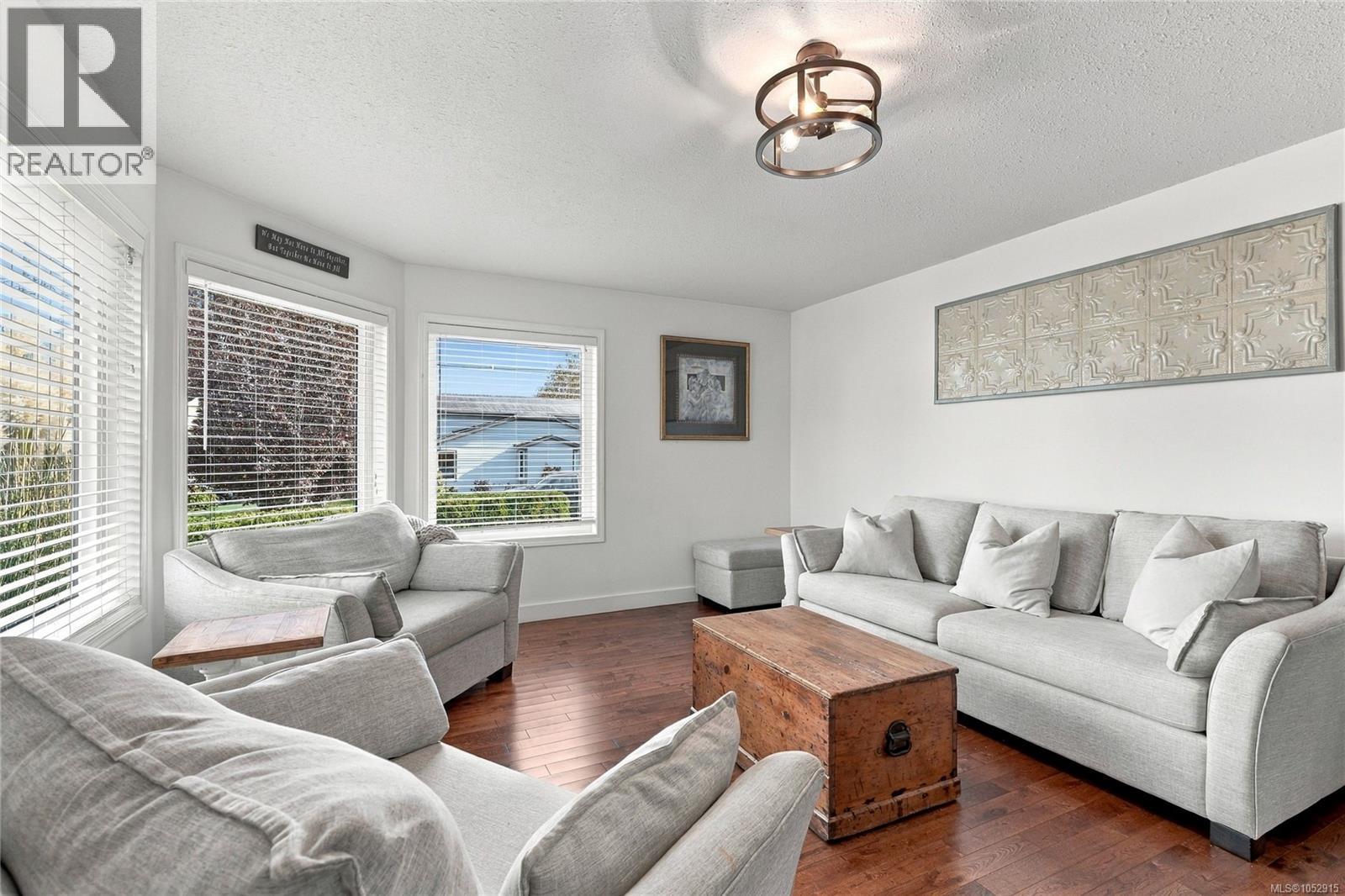 5977 Broadway Rd, Nanaimo - Image 1