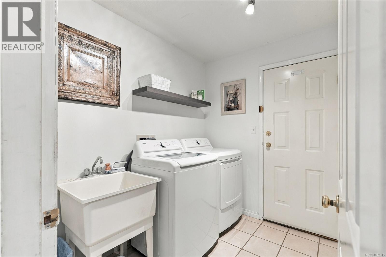 5977 Broadway Rd, Nanaimo - Image 1