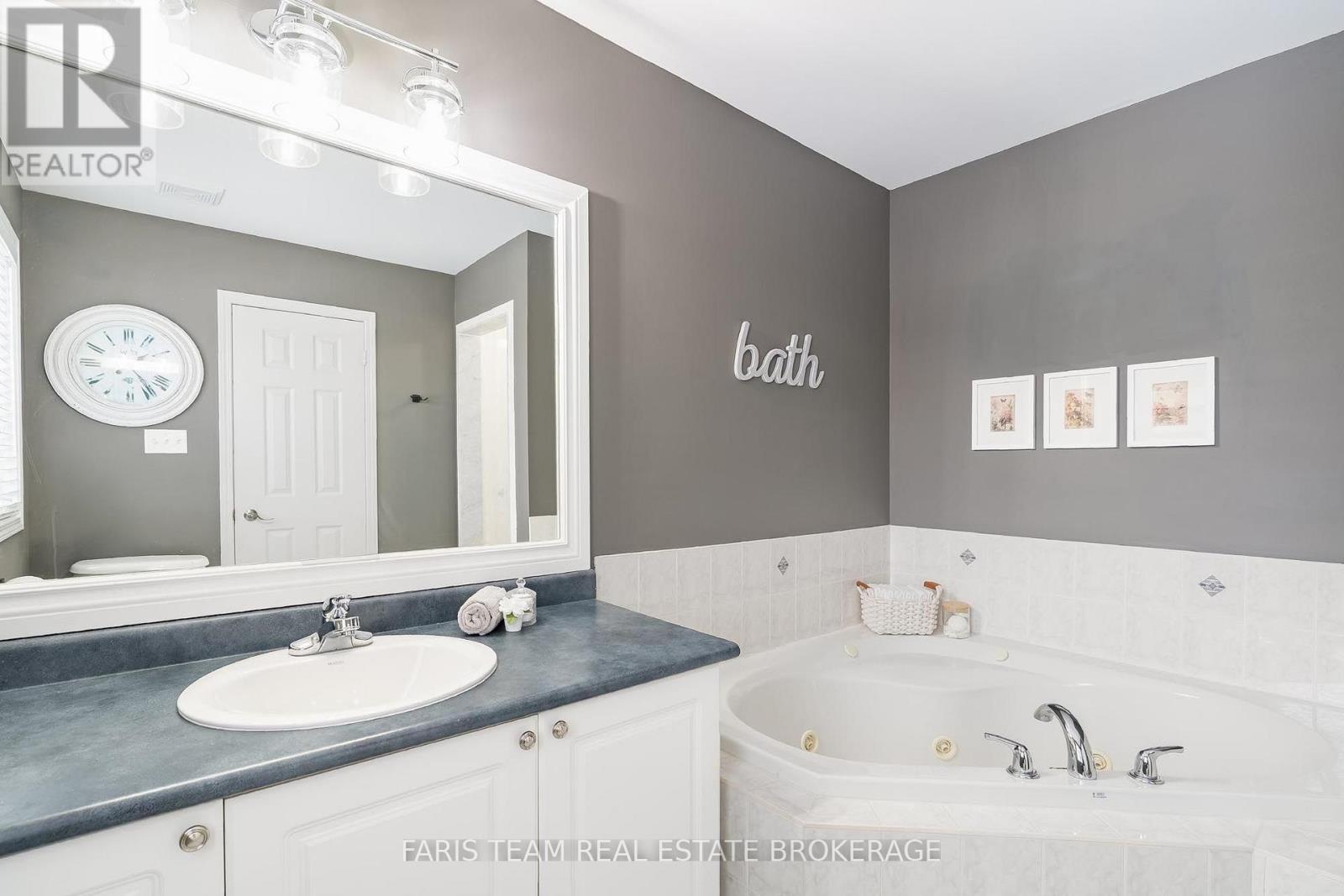 36 Connaught Lane, Barrie, ON photo 15