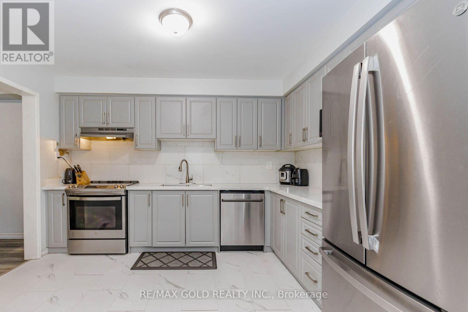 83 Wickstead Court, Brampton, ON photo 6