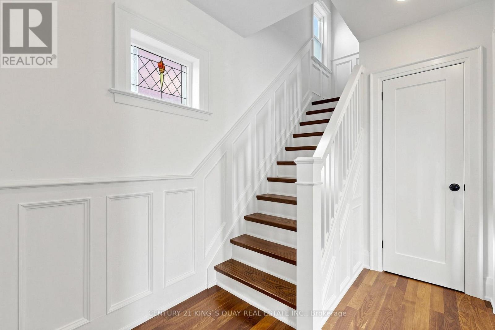 32 Crestview Road, Toronto, ON photo 14