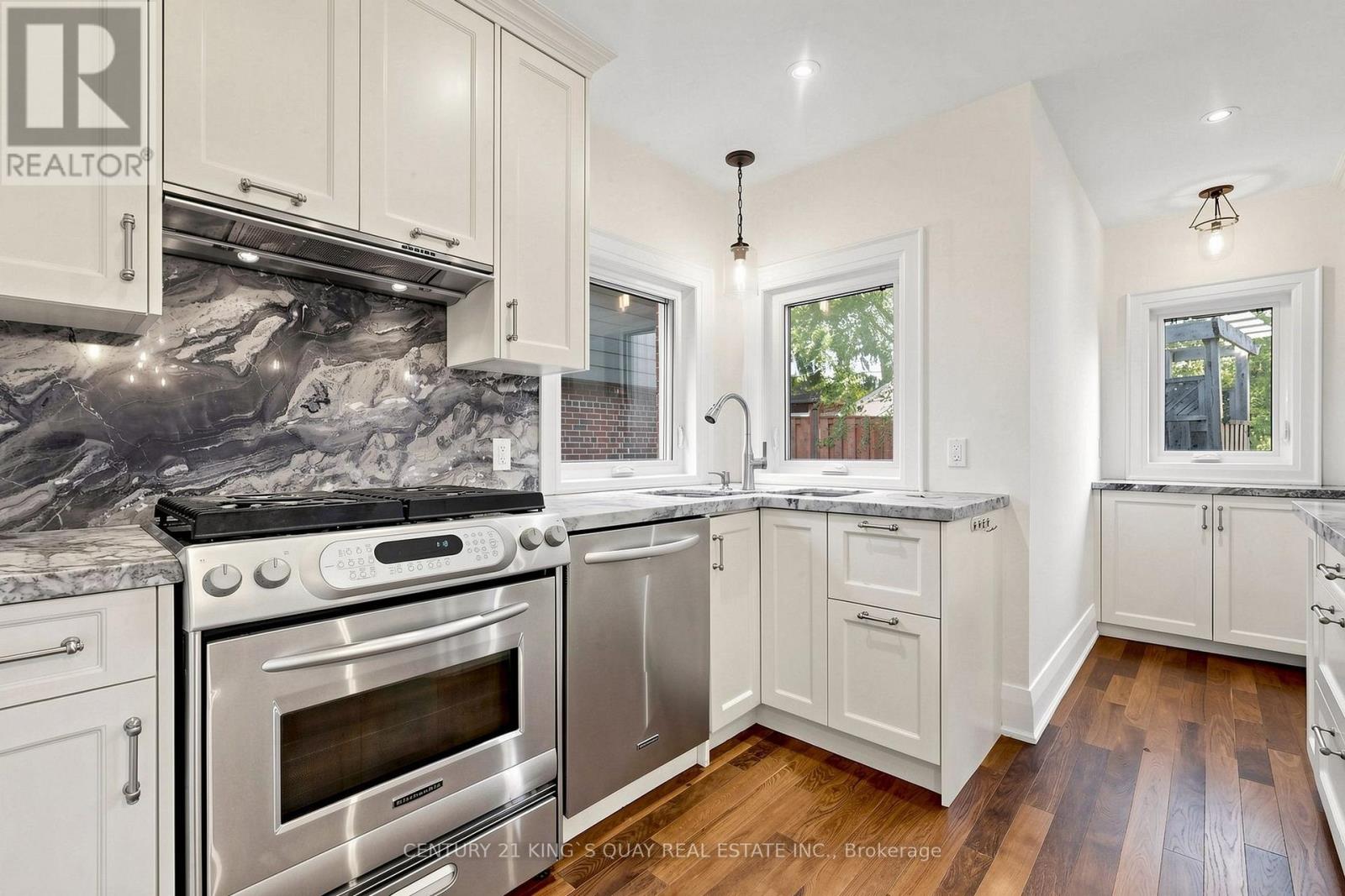 32 Crestview Road, Toronto, ON photo 12