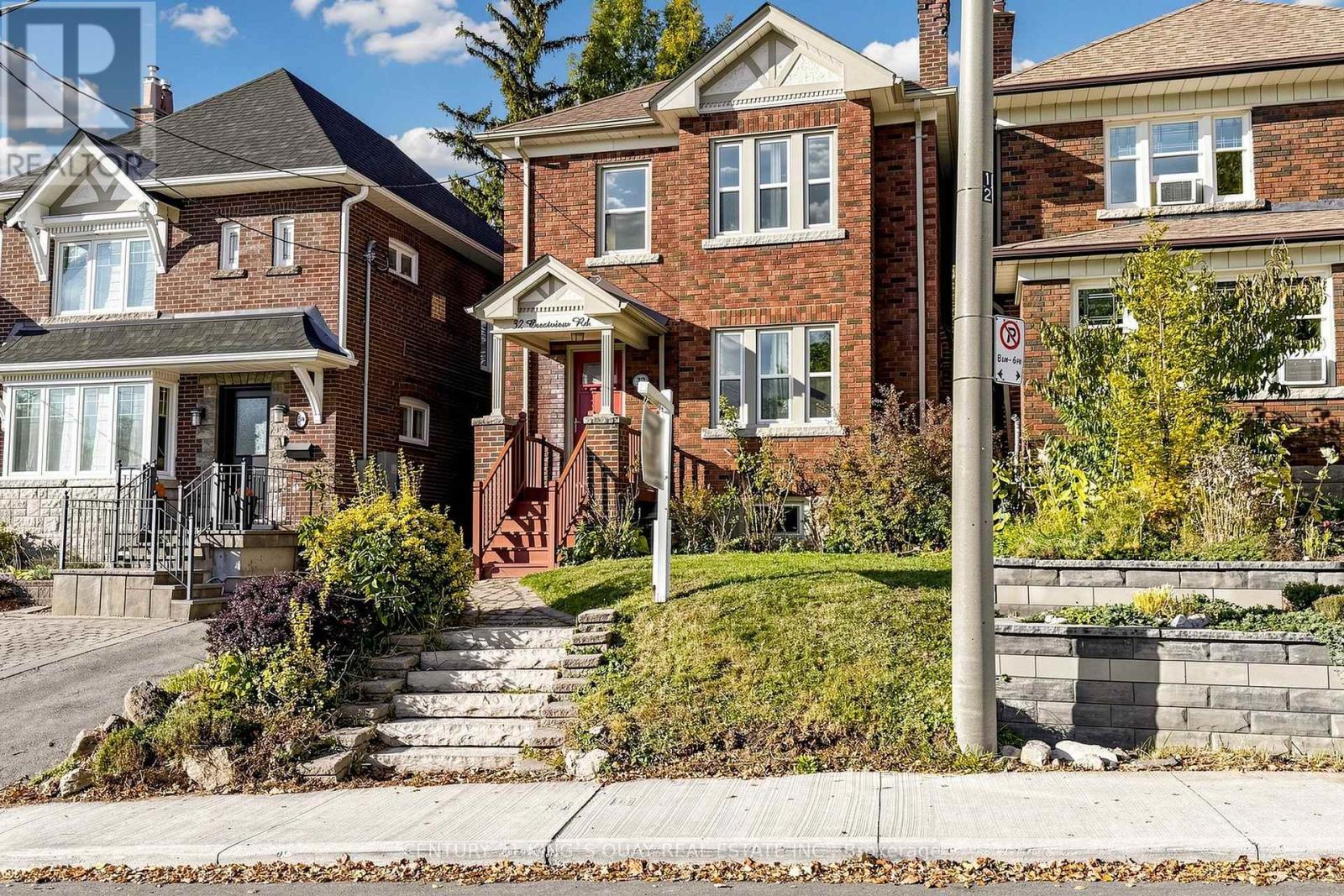 32 Crestview Road, Toronto, ON photo 2