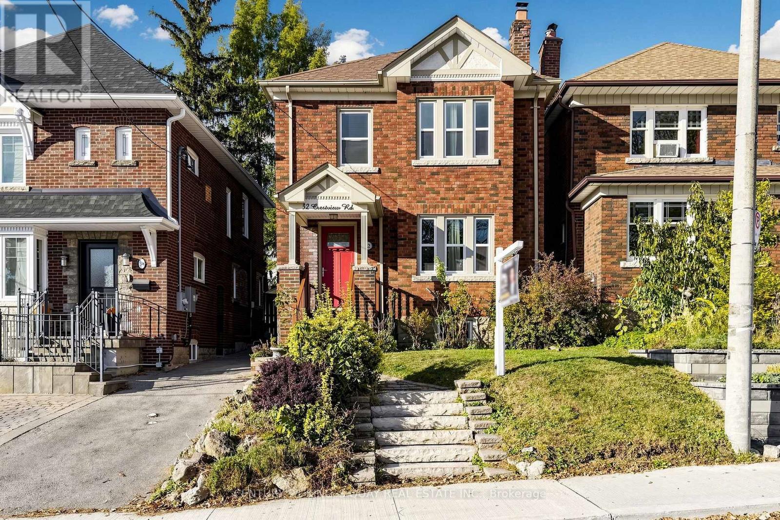 32 Crestview Road, Toronto, ON photo 1