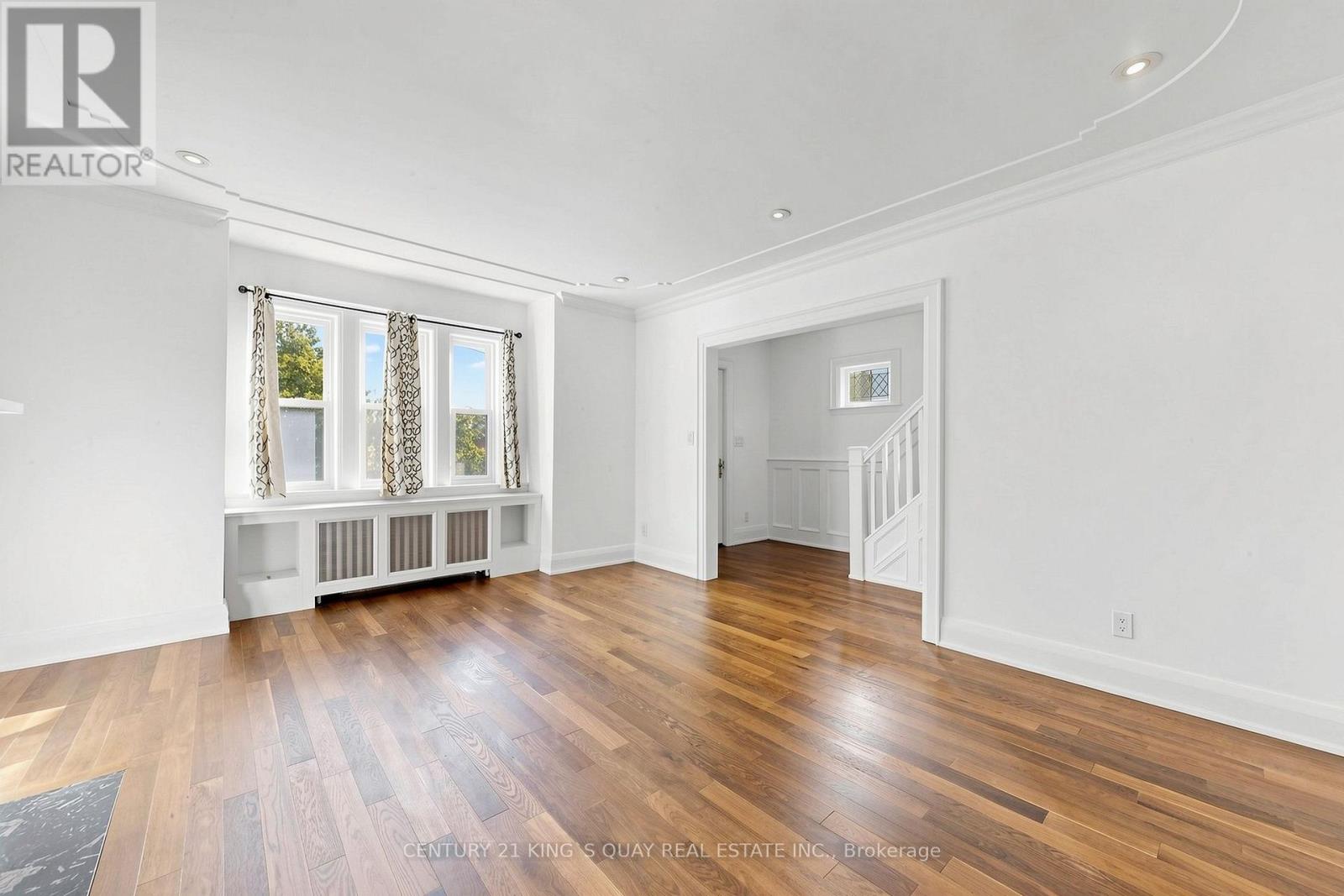 32 Crestview Road, Toronto, ON photo 3