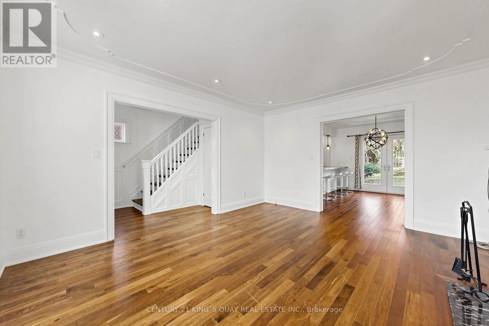 32 Crestview Road, Toronto, ON photo 6