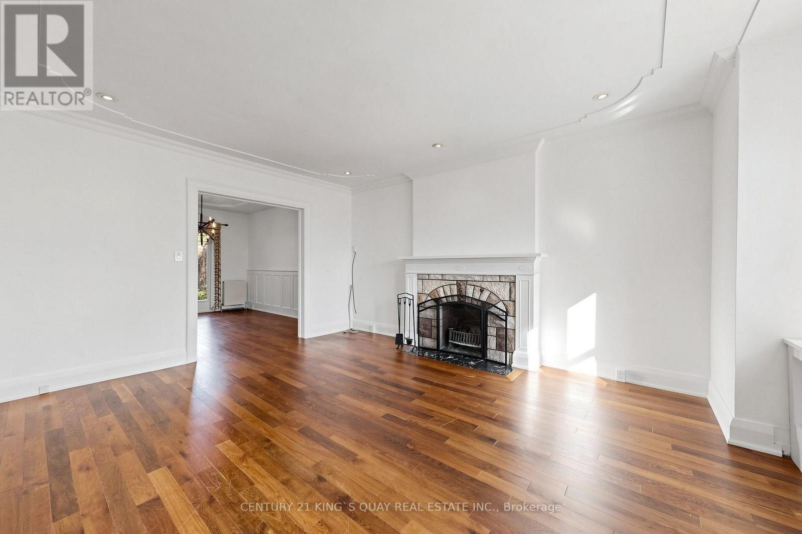 32 Crestview Road, Toronto, ON photo 5