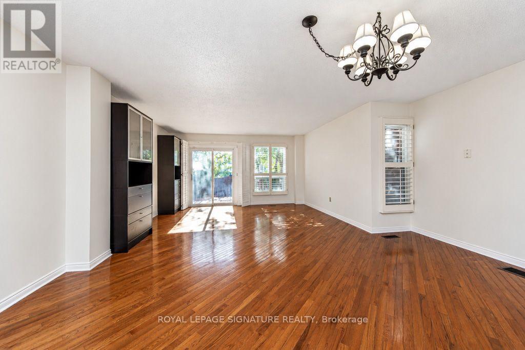 45 AUGUSTA COURT, Markham (Royal Orchard) — photo 5