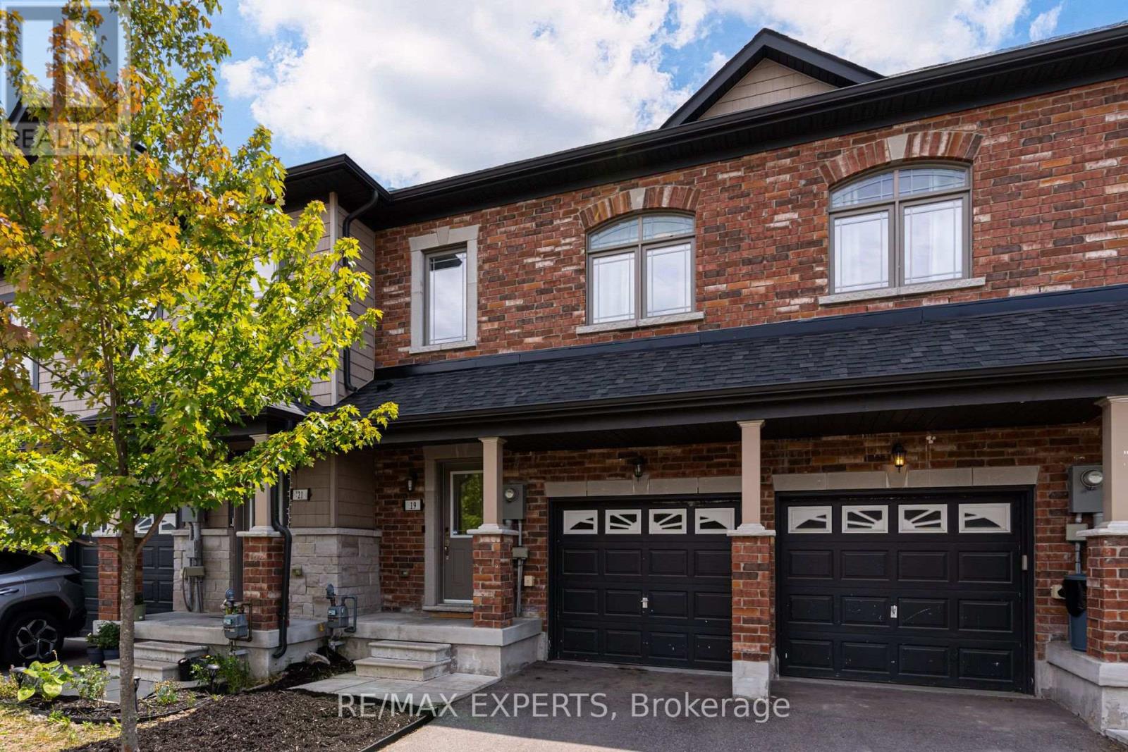 19 Cygnus Crescent, Barrie photo 2