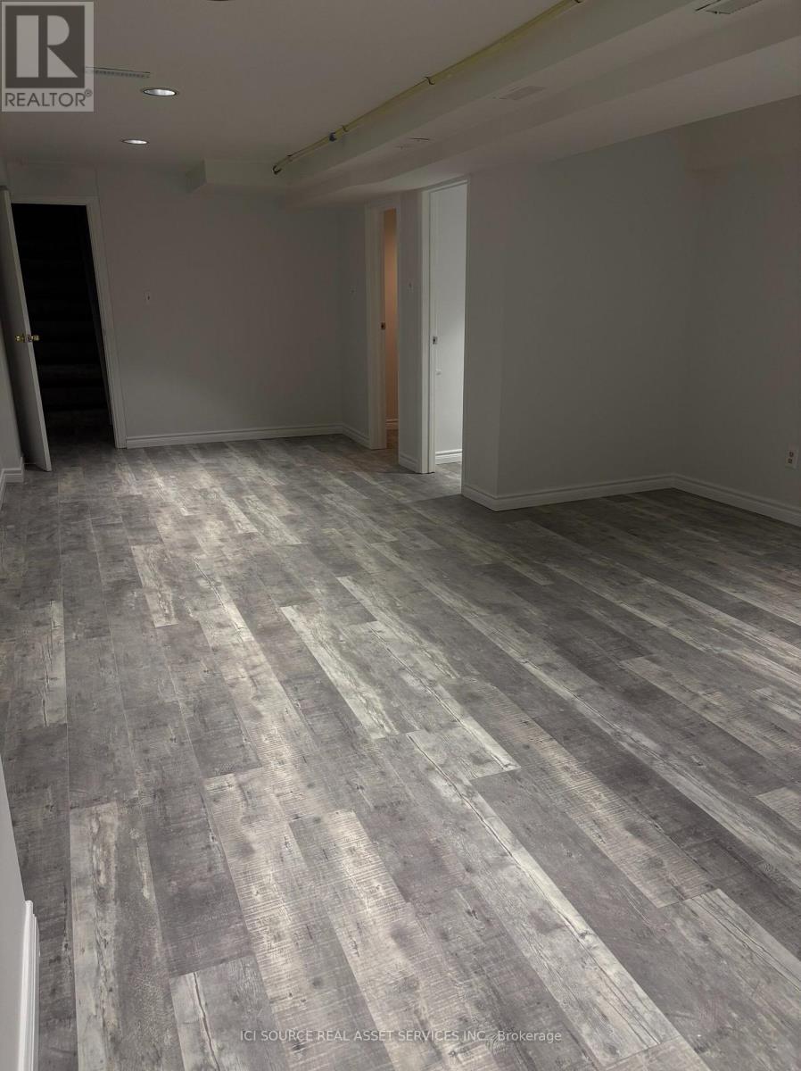 820 BROWN'S LINE, Toronto (Alderwood)